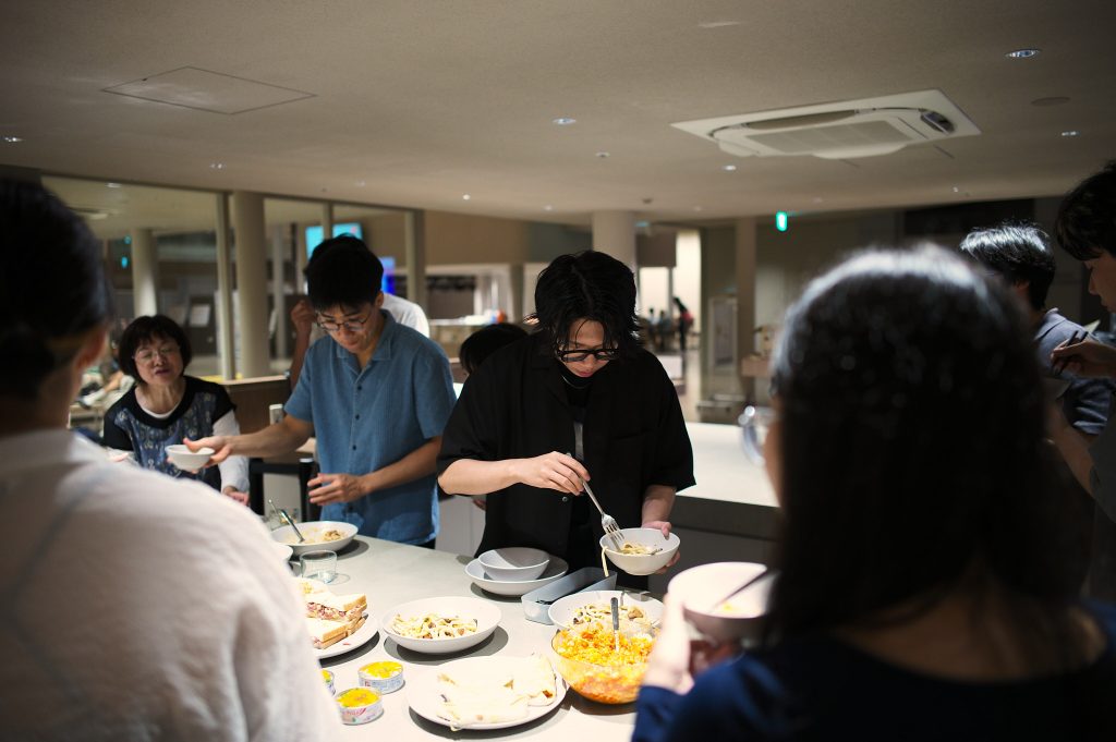 Students sharing the food