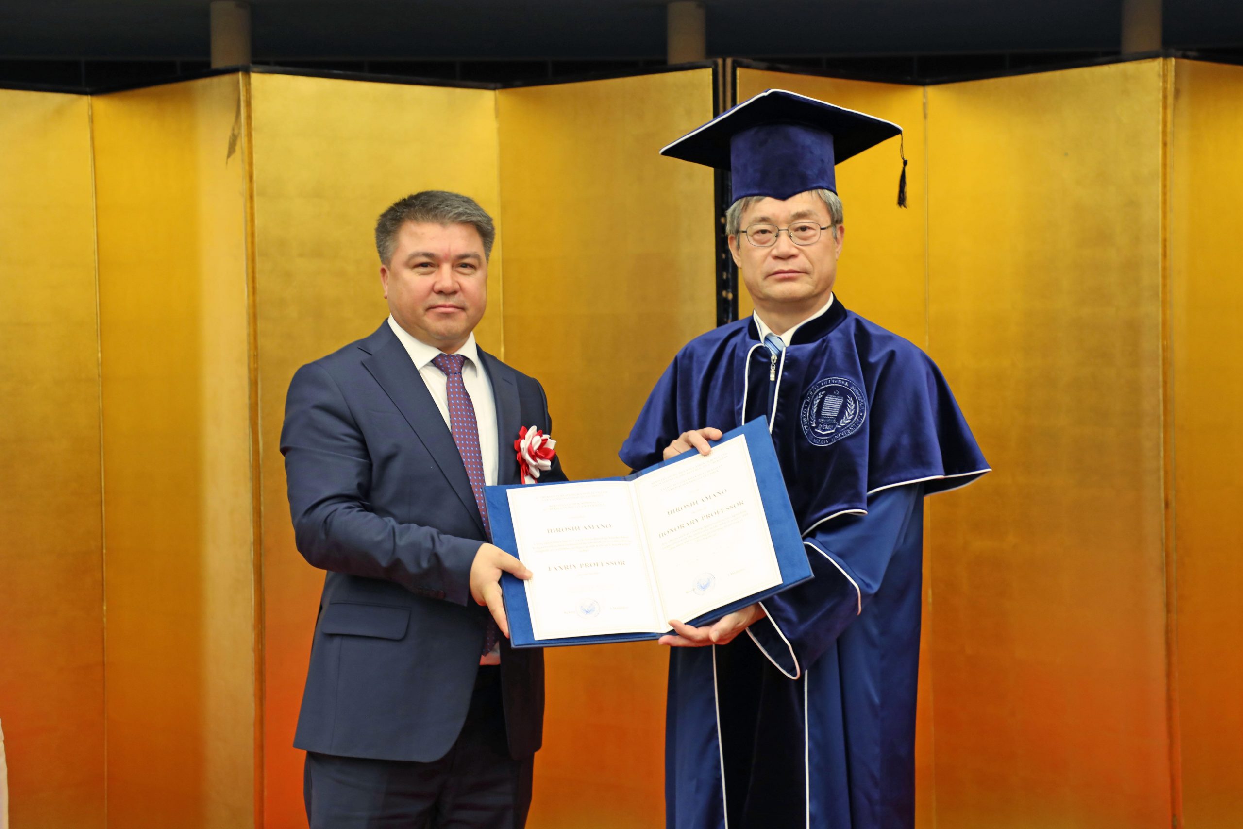 National University of Uzbekistan awards honorary professorship to Hiroshi Amano